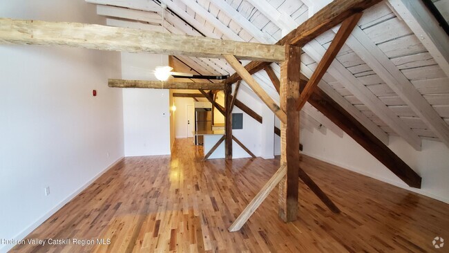 Building Photo - 32 Anthony St Rental