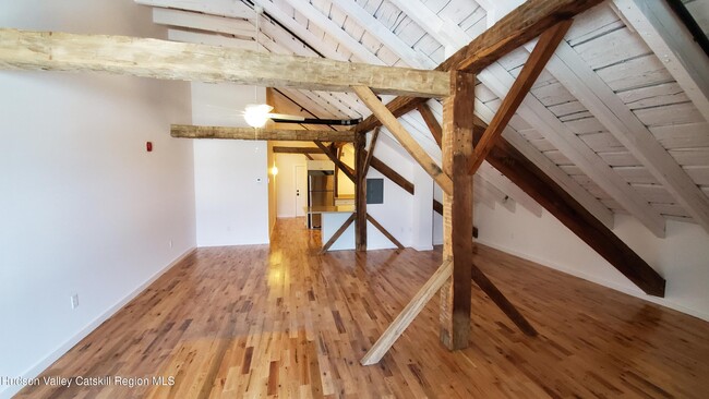 Building Photo - 32 Anthony St Rental