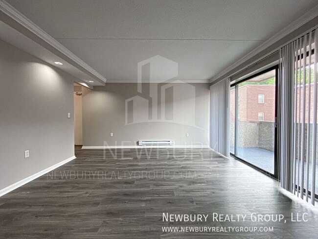 Photo - 530 N Main St