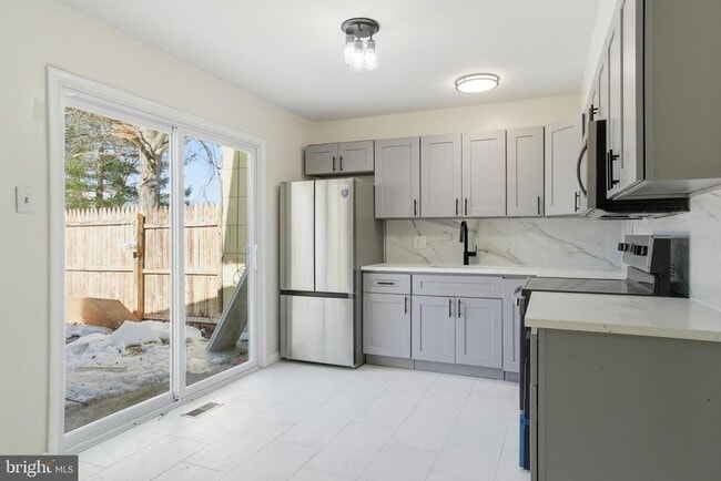 Photo - 28 Melwood Ct