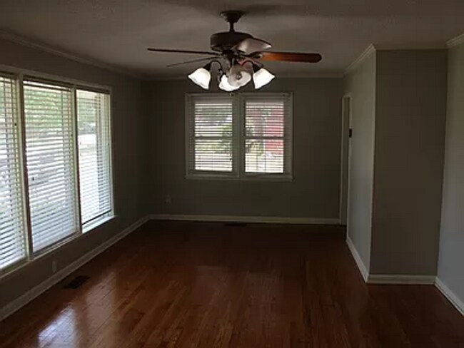 Photo - Welcome Home - 3 Bedroom 1.5 Bathroom Fami...