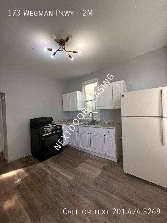 Building Photo - 173 Wegman Pkwy Unit 2M