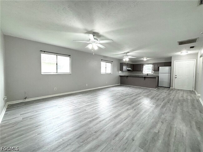 Building Photo - 1720 SE Santa Barbara Pl