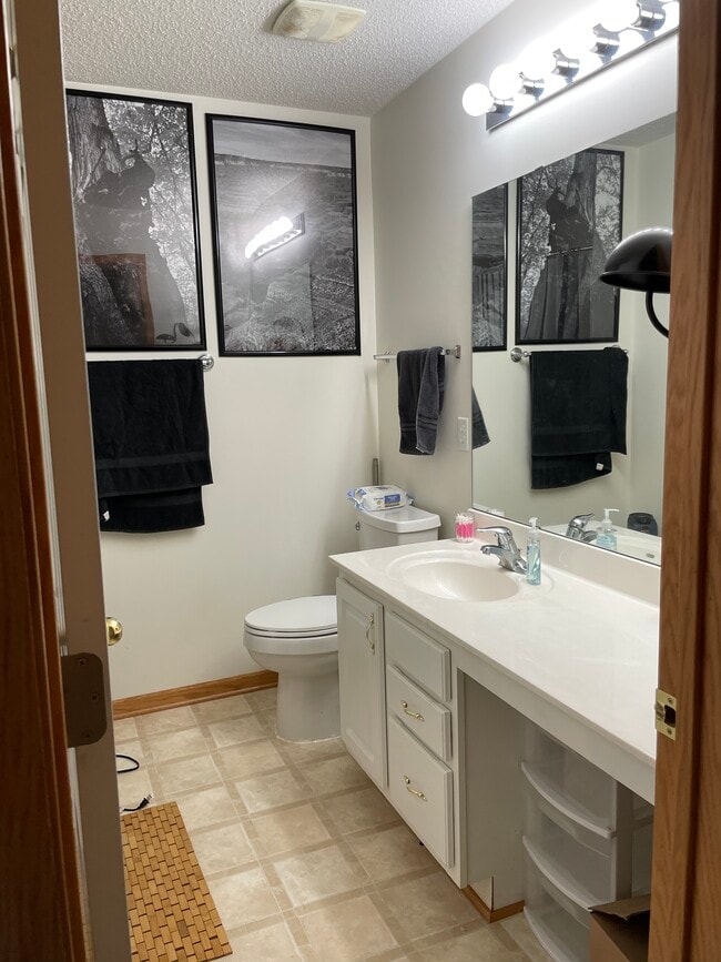 Building Photo - 652 Cobblestone Way