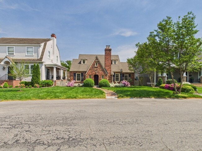 Photo - 307 Lexington Rd