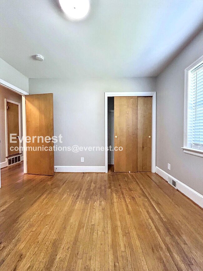 Photo - 6728 Kemp St