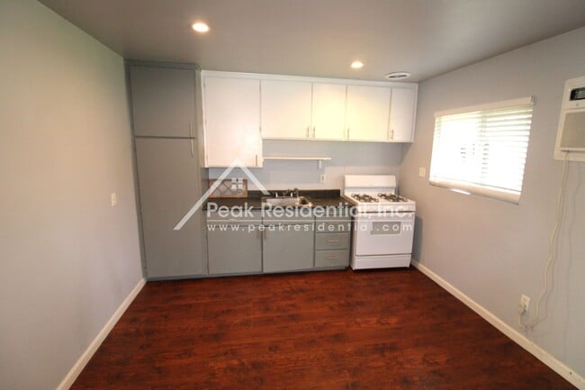 5914 Del Campo Ln