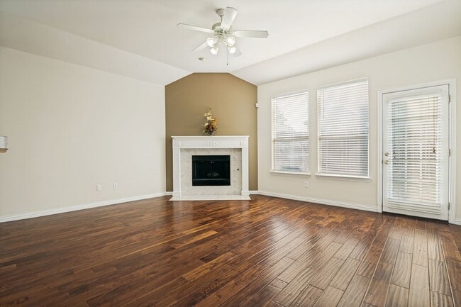 Photo - 1000 Leoti Ln