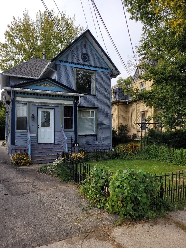 Building Photo - 811 N Capitol Ave Unit A