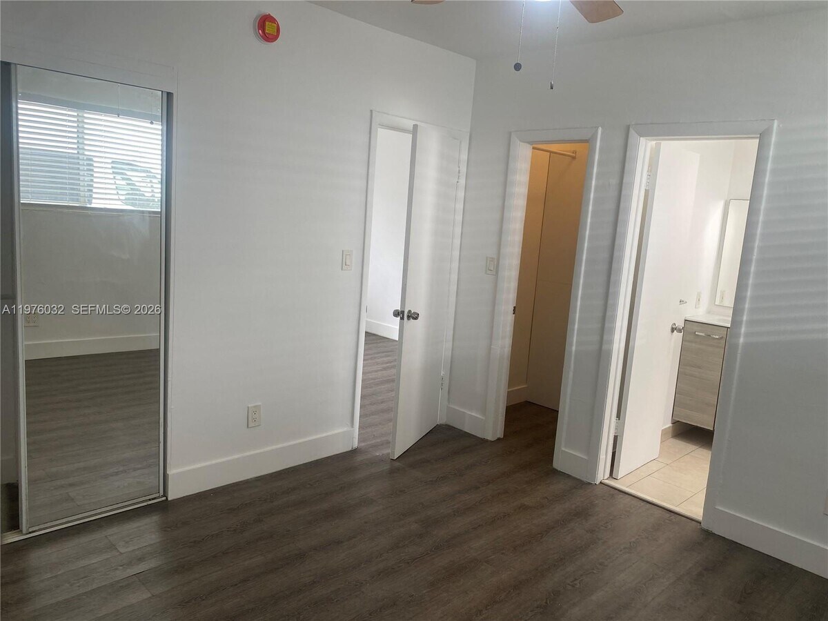 Photo - 479 SW 3rd St Unit 4