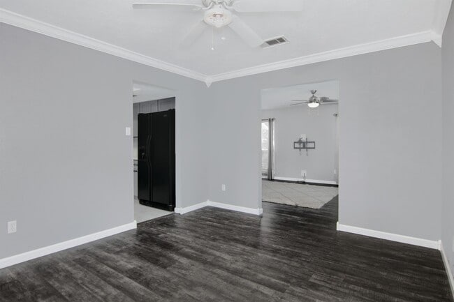 Photo - 255 E Castle Harbour Dr