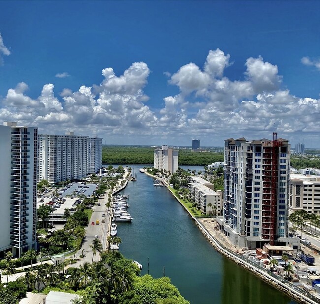 Photo - 15811 Collins Ave Condominio