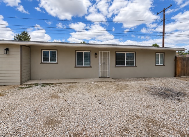 Building Photo - 40360 Mayberry Ave Unit 260 Mayfair  D