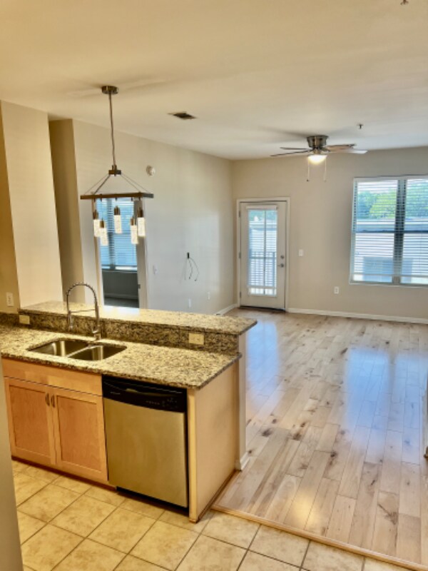 Photo - 870 Mayson Turner Rd NW Unidad 1421