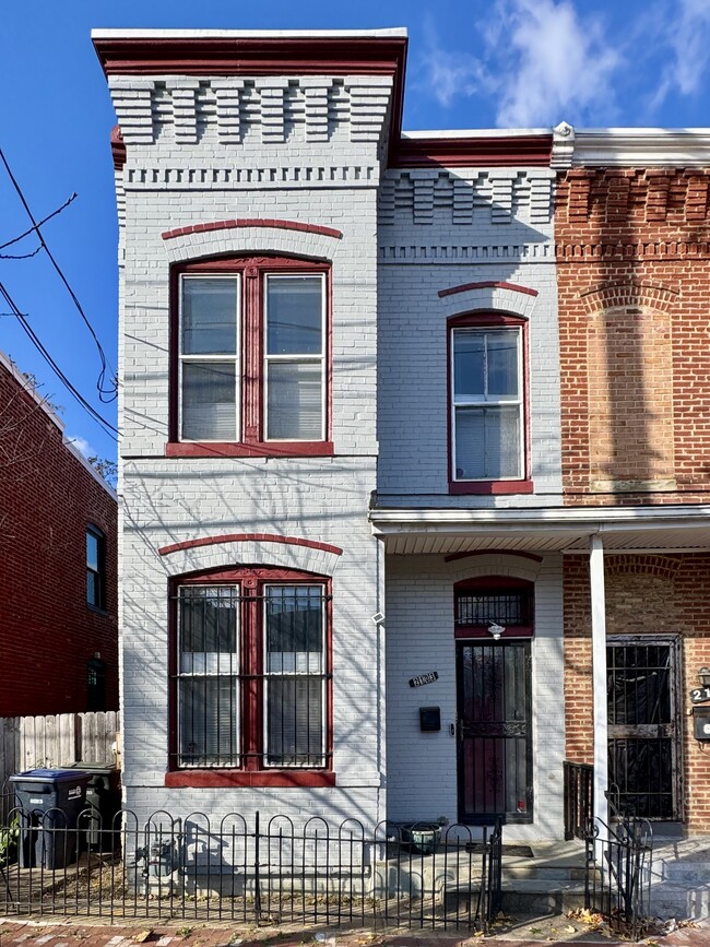 Front facade - 2103 13th St SE Townhome