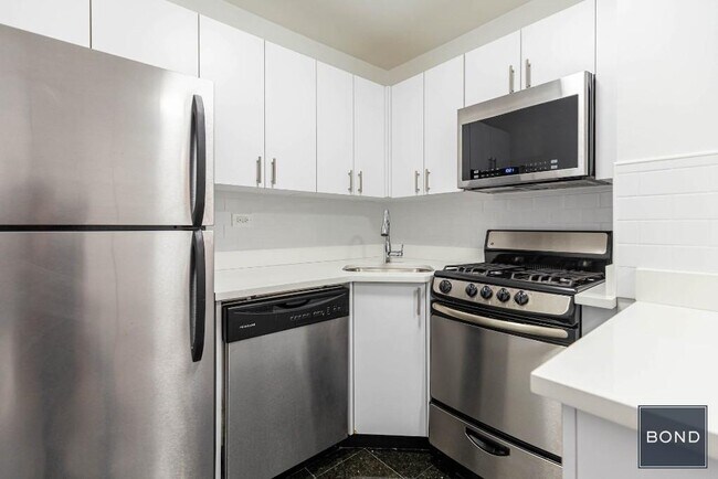 Building Photo - 145 E 16th St Unit 7B Rental