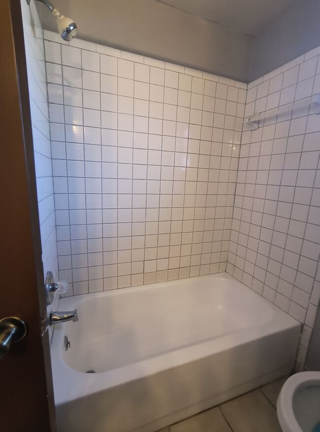 Photo - Spacious 3-Bedroom 2 Bathroom Apartment for Rent!