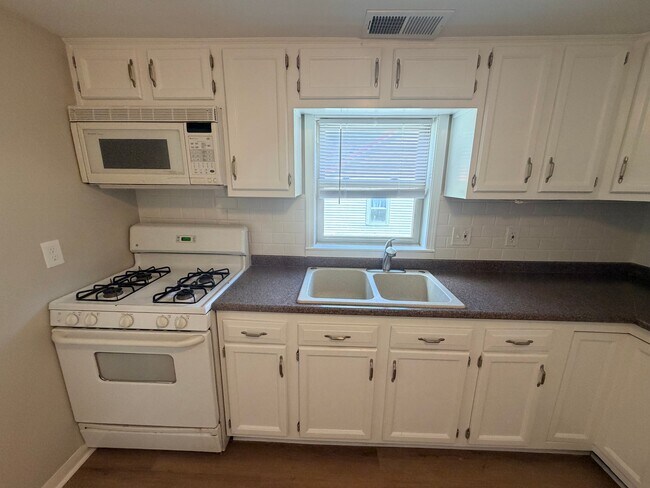 Photo - 241 Kahl St