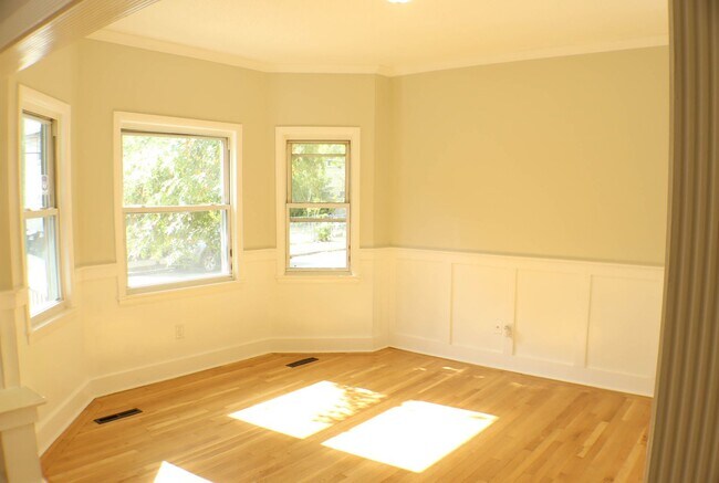 Building Photo - 235 Starr St Unit 1