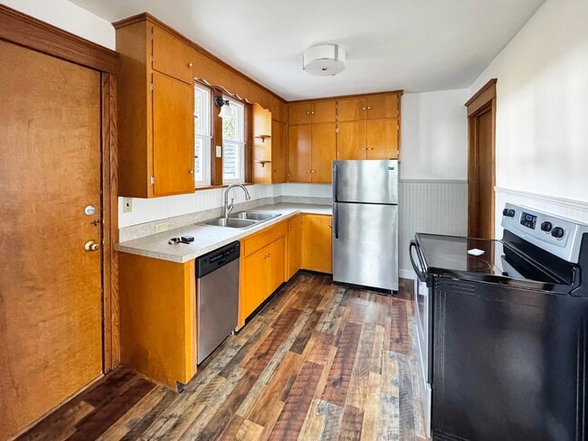 Building Photo - 1012-1014 Louisa St Unit 1014