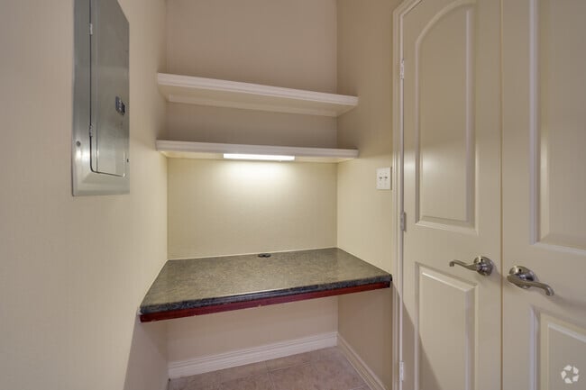 2BR, 2BA - 1,194SF