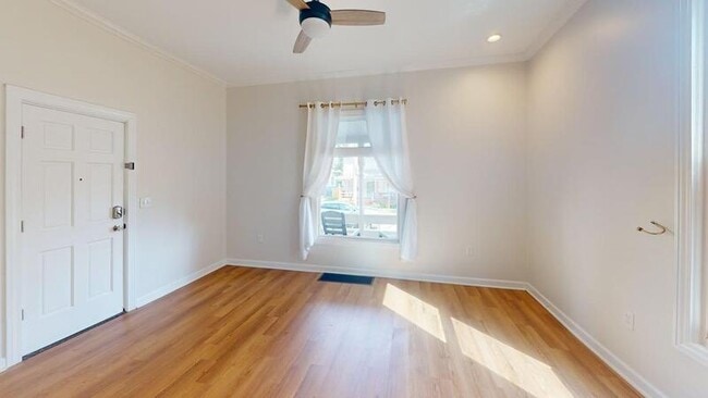 Photo - 121 College Pl