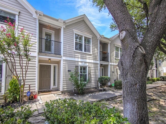 Building Photo - 1140 W 25th St Unit B