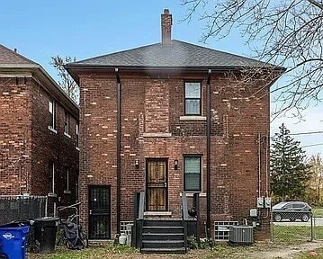 Back view - 613 Belmont St Unit 613