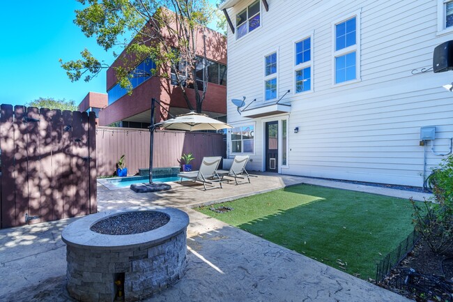 Photo - 225 Knox St