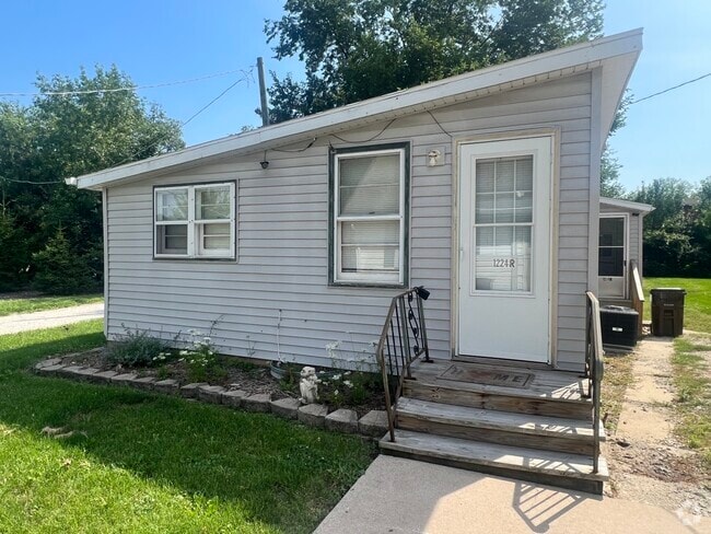 Building Photo - 1224 N Cedar Rd Rental