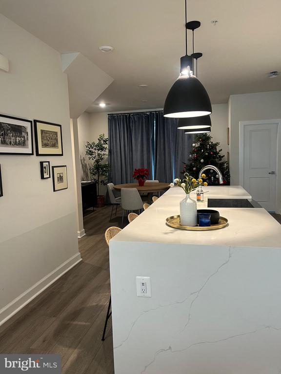 Photo - 209 Market Square NW