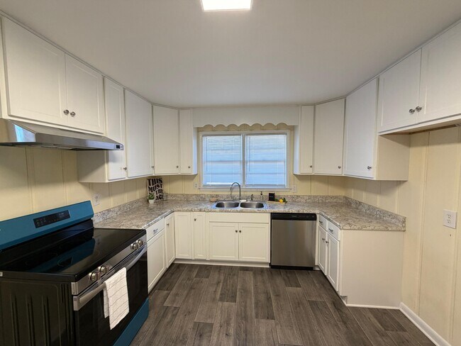 Photo - 3211 Meridian St N