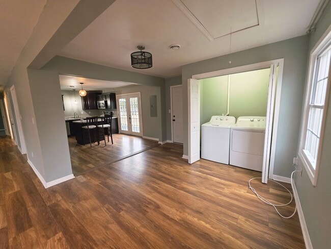 Photo - 3 Bedroom 1.5 BA Hubert