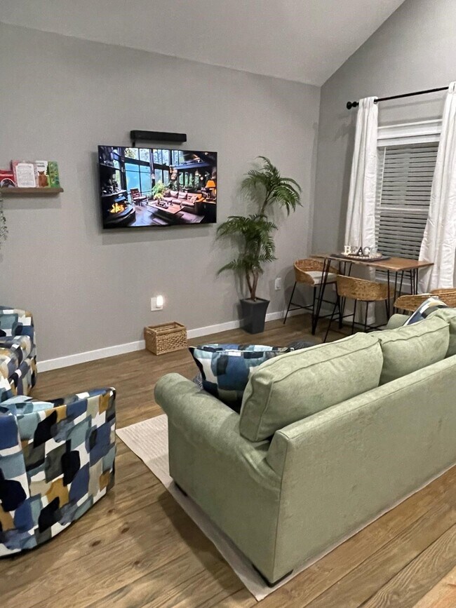 Photo - 1078 Cedar Ln