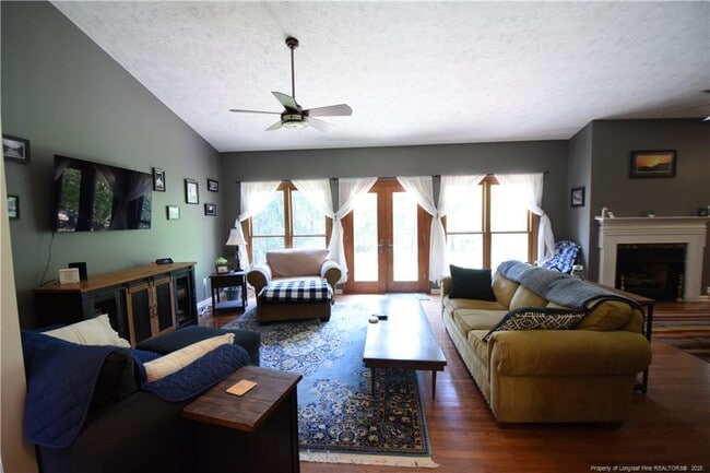 Photo - 187 Lakewind Ct House