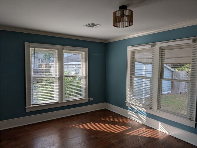 Photo - 510 W Lang St