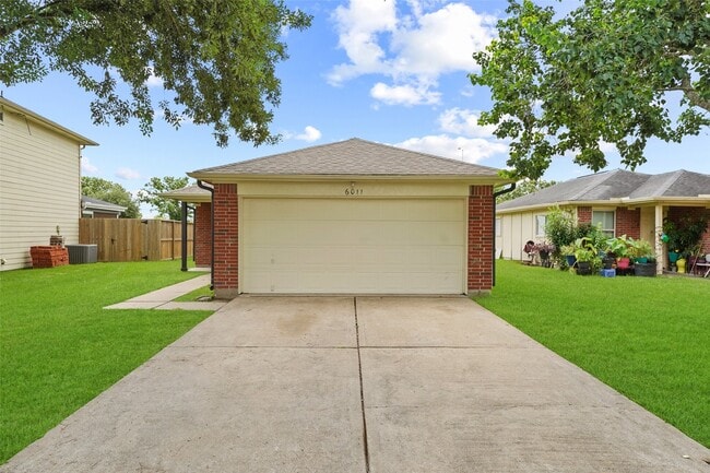 Building Photo - 6011 Beaconridge Dr Rental