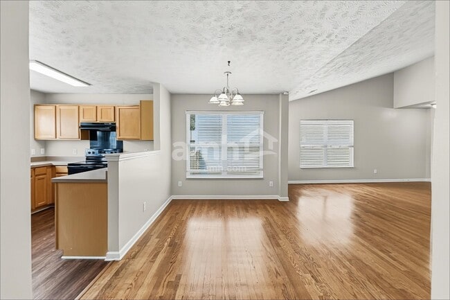 Photo - 2104 Erin Ln