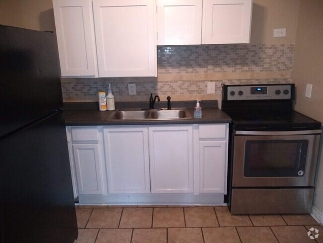 Building Photo - 2044 Saxton Ave Rental