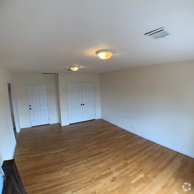 Building Photo - 60 W 8th St Rental