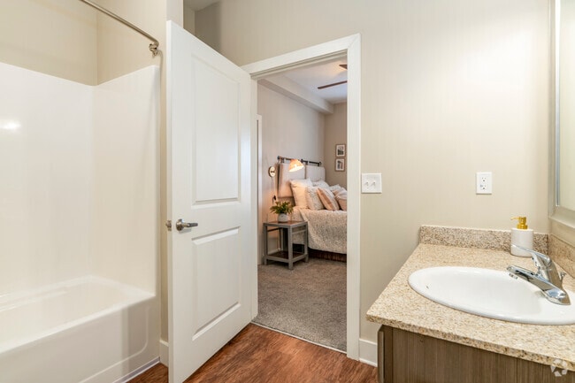 En Suite Bathroom - Yugo Charlotte College Downs