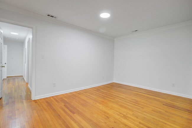 Photo - 816 E Estates Blvd