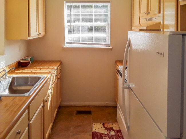 Photo - 496 Lancaster Creek Rd