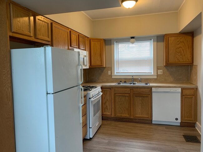 Photo - 8 Dean St NE