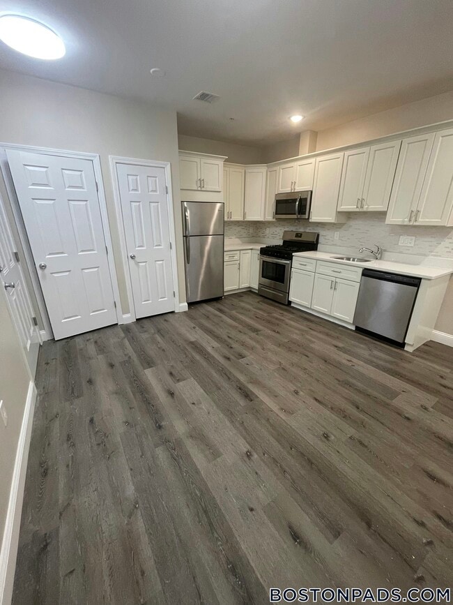 Building Photo - 191 N Common St