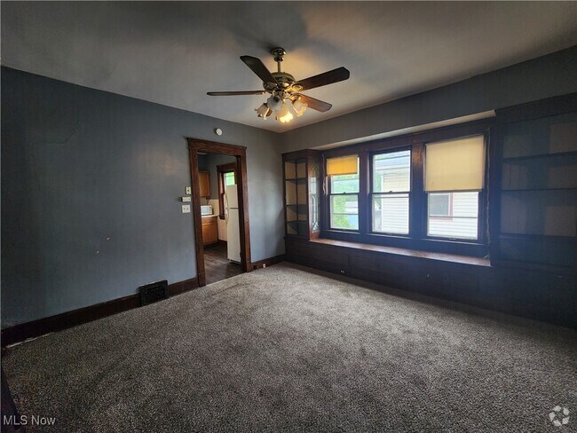 Building Photo - 11321 Parkview Ave Unit UP Rental