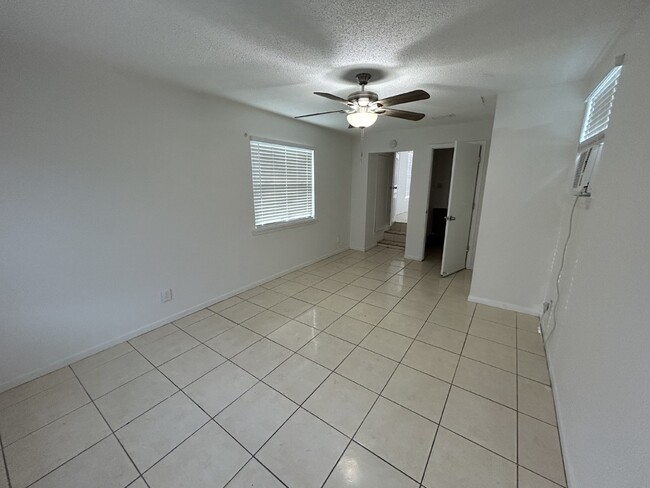 Photo - "Charming 3-Bedroom Home in St. Petersburg with Spacious 1,199 Sq Ft Layout!"