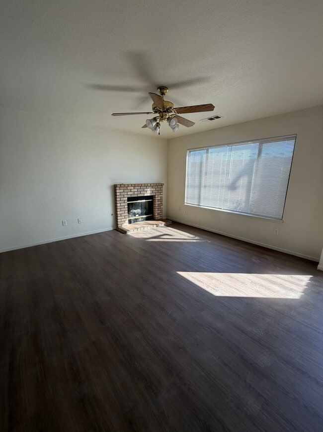 Photo - 0655 Unit 2750 Bright St