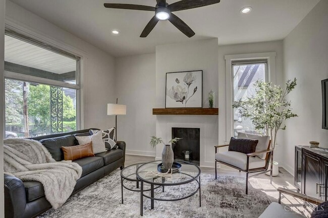 Photo - 871 Hutchins Ave
