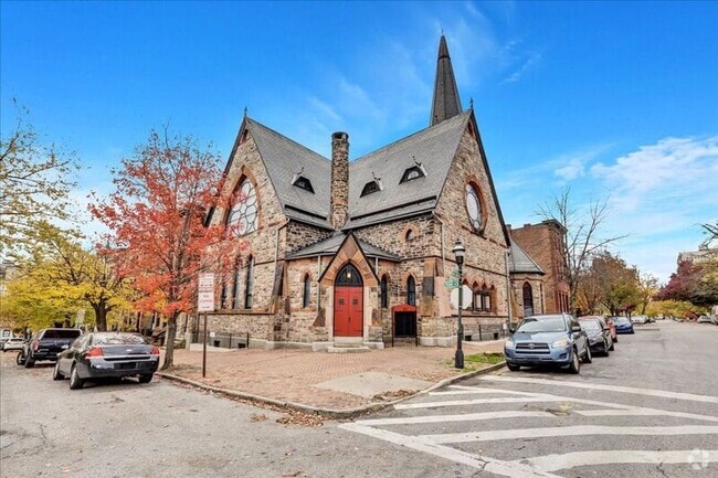 Building Photo - 201 Wilson St Unit Carriage House